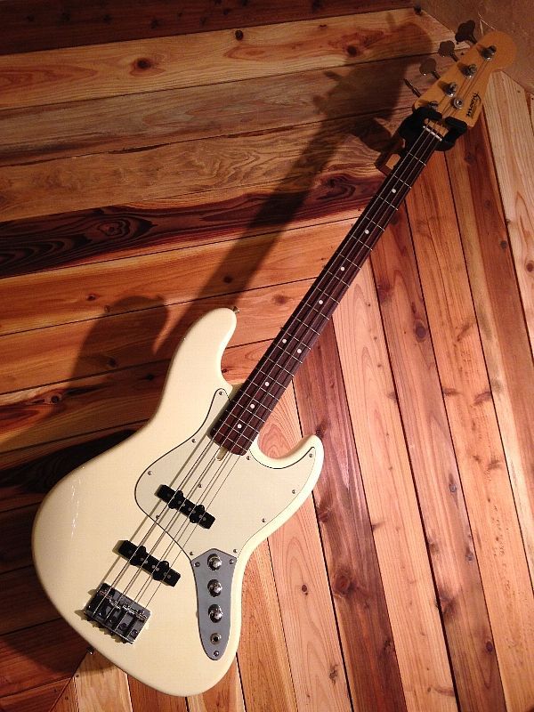 画像: Moon Jazz Bass JB4 60`s style Vintage White All Lacquer